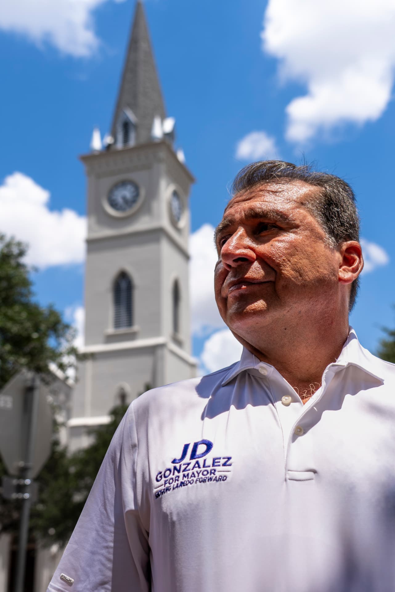 JD Gonzalez talking with Laredo residents on a neighborhood sidewalk