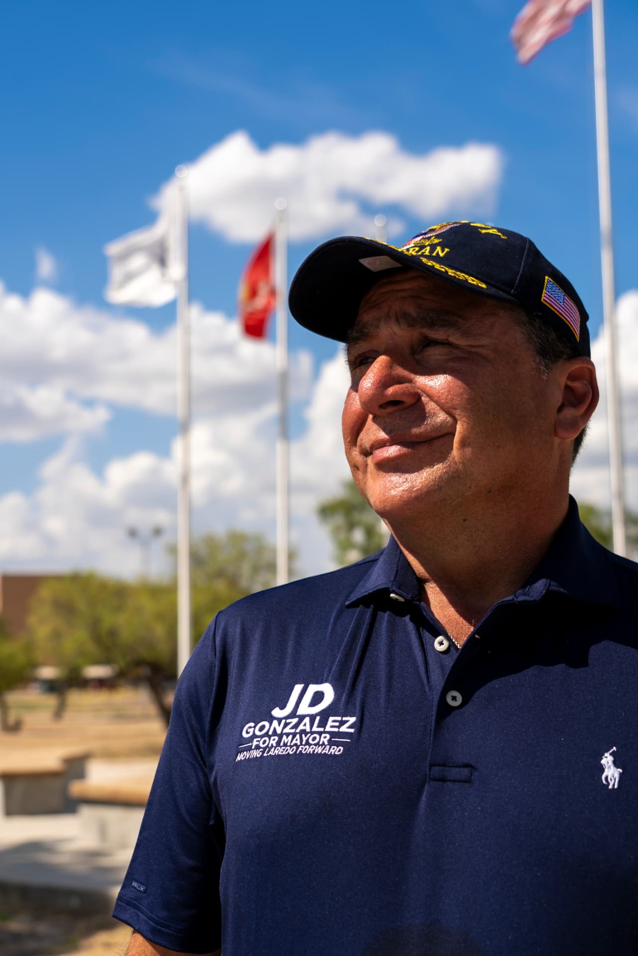 JD Gonzalez speaking with Laredo residents